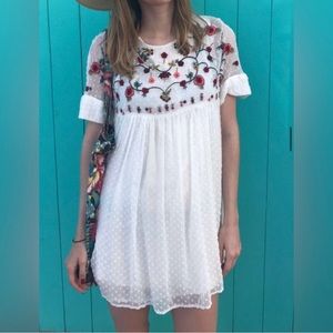 NWT Zara white embroidered babydoll romper, mini size small.pit to pit 18 inches